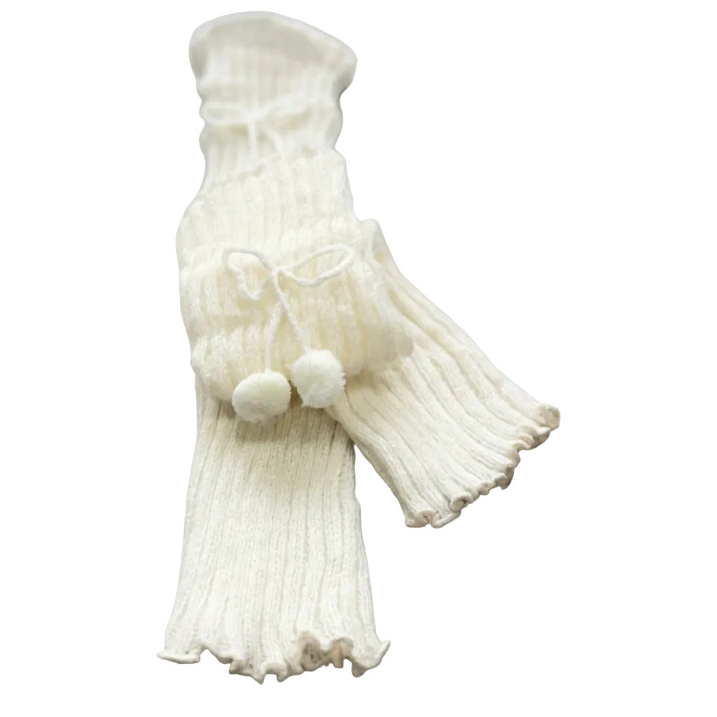 Calentadores de Punto con Pompones en color Blanco crudo sobre fondo blanco para mujer Angara Moda