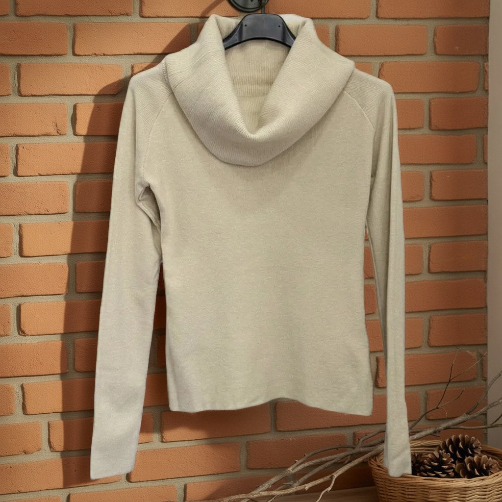 Jersey cana colgada en un ambiente para mujer Angara Moda