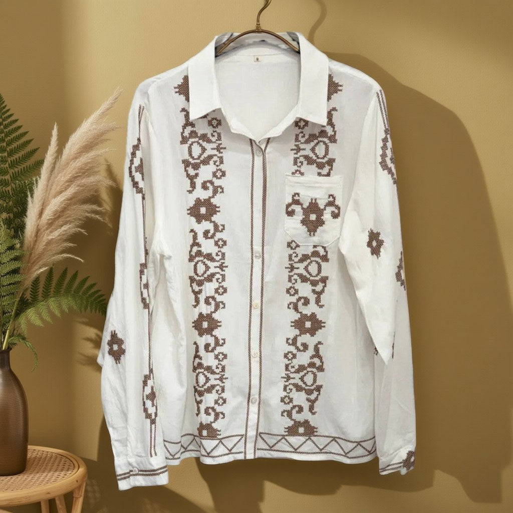 Camisa guzmania colgada en un ambiente para mujer Angara Moda