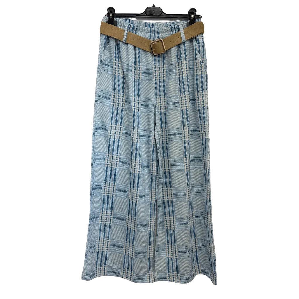 Pantalones darien en color Azul celeste sobre fondo blanco para mujer Angara Moda
