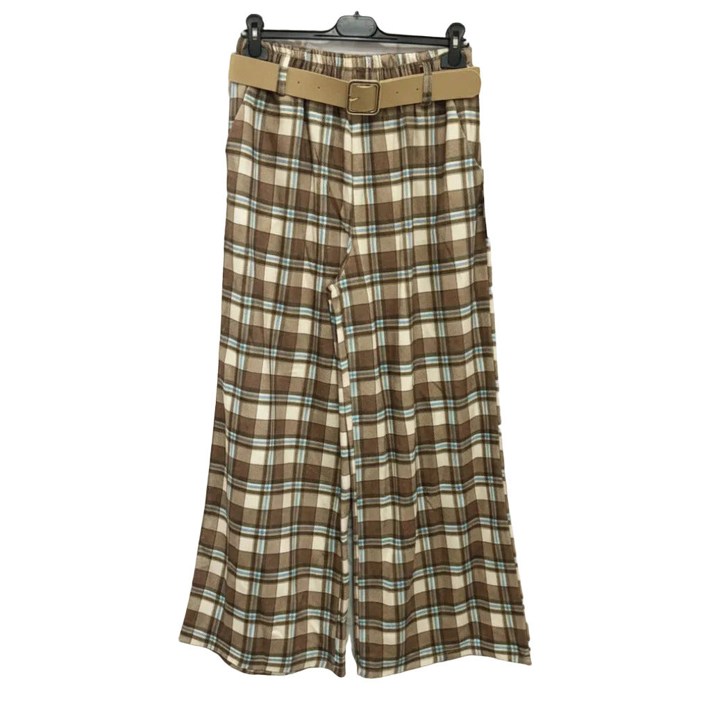Pantalones yungas en color Camel sobre fondo blanco para mujer Angara Moda