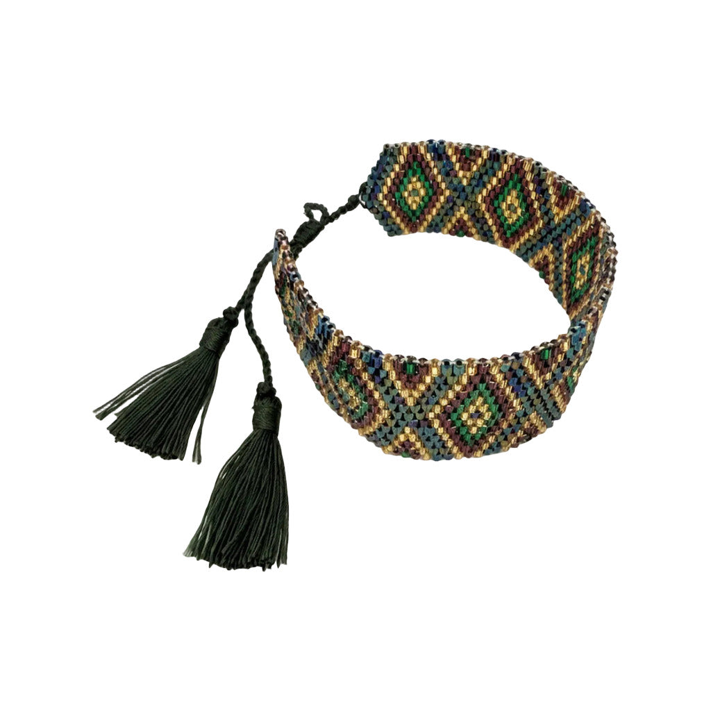 Pulsera icnita en color Verde caza sobre fondo blanco para mujer Angara Moda