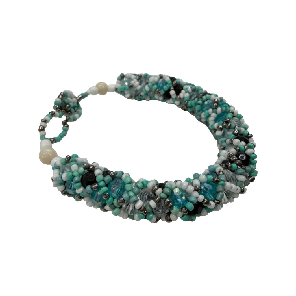 Pulsera belemnite sobre fondo blanco para mujer Angara Moda