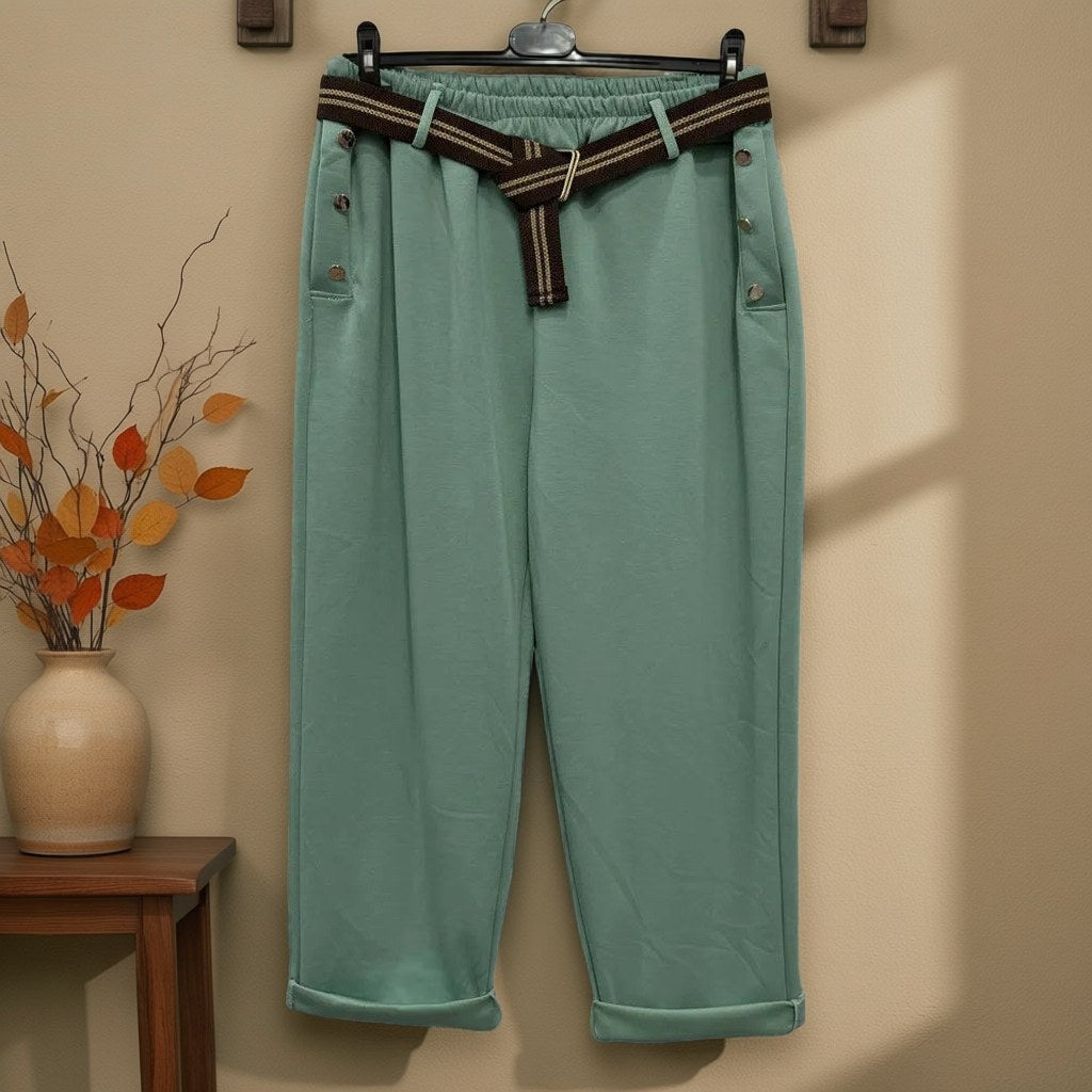 Pantalón guacamayo colgada en un ambiente para mujer Angara Moda