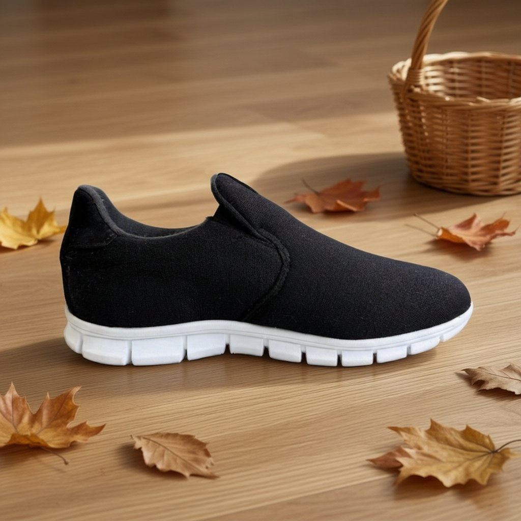 Zapatilla deportiva negra sobre una superficie para mujer Angara Moda