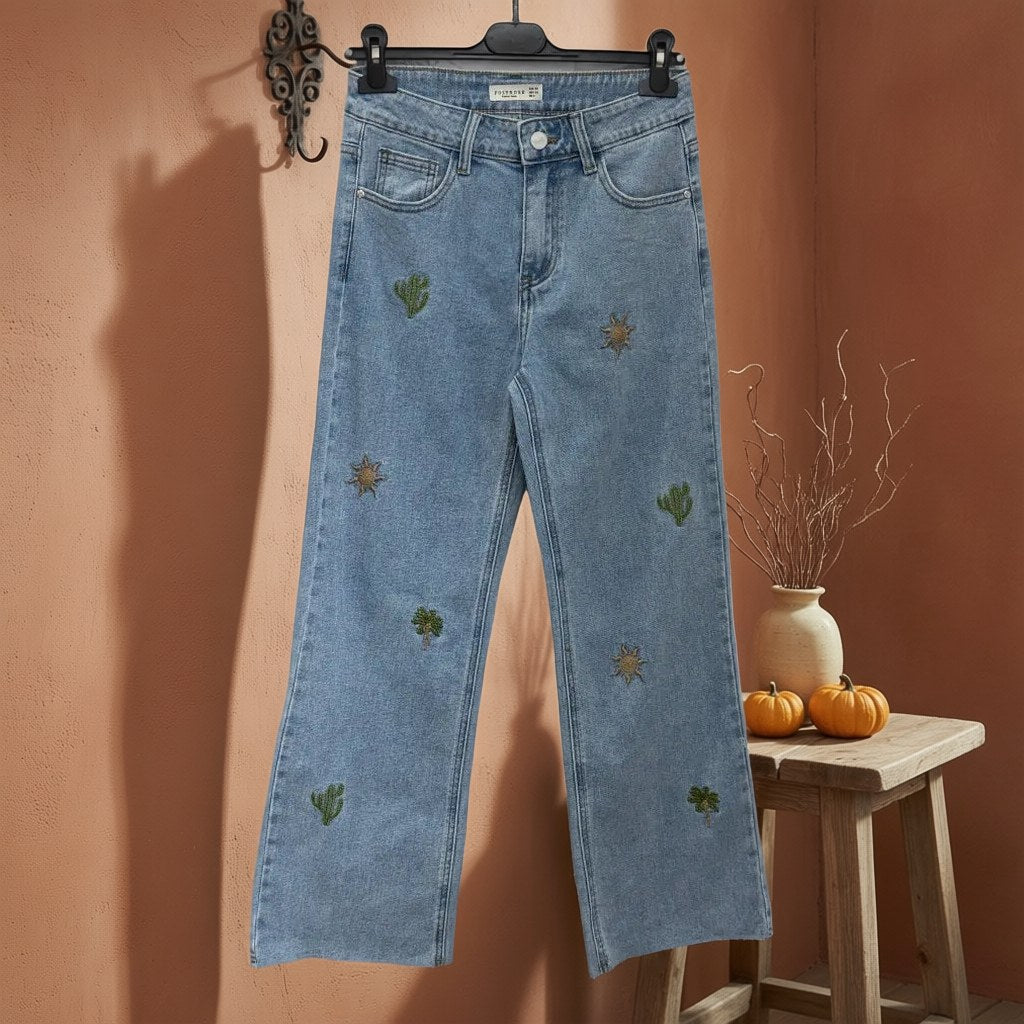 Pantalón vaquero aurelia colgada en un ambiente para mujer Angara Moda