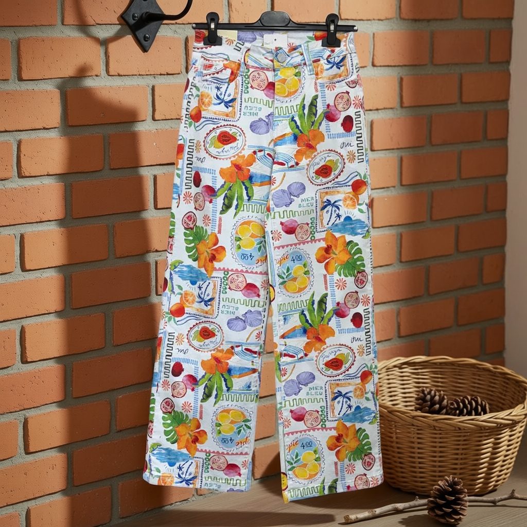 Pantalón vesta colgada en un ambiente para mujer Angara Moda