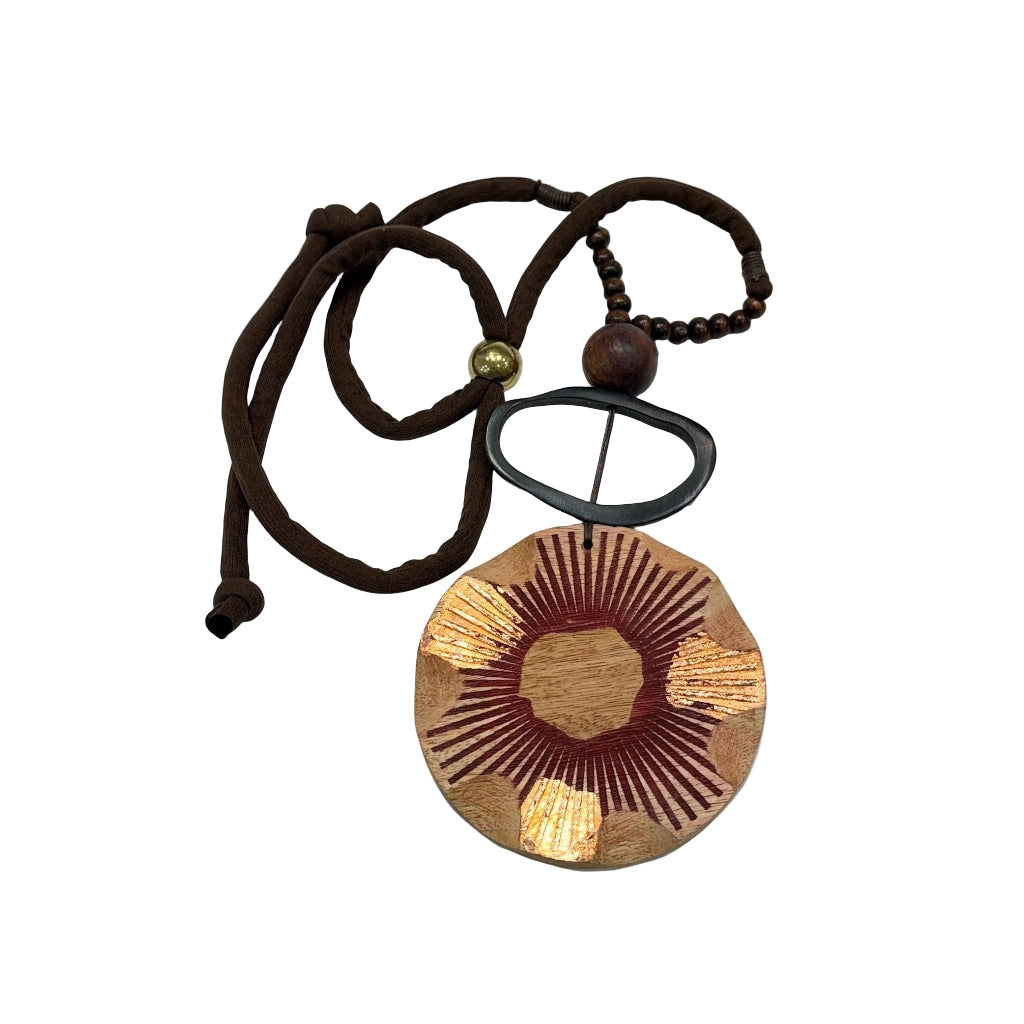 Collar étnico macadamia sobre fondo blanco para mujer Angara Moda