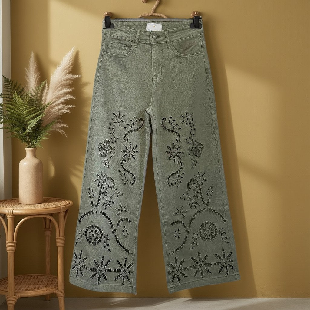 Pantalón aviñon colgada en un ambiente para mujer Angara Moda