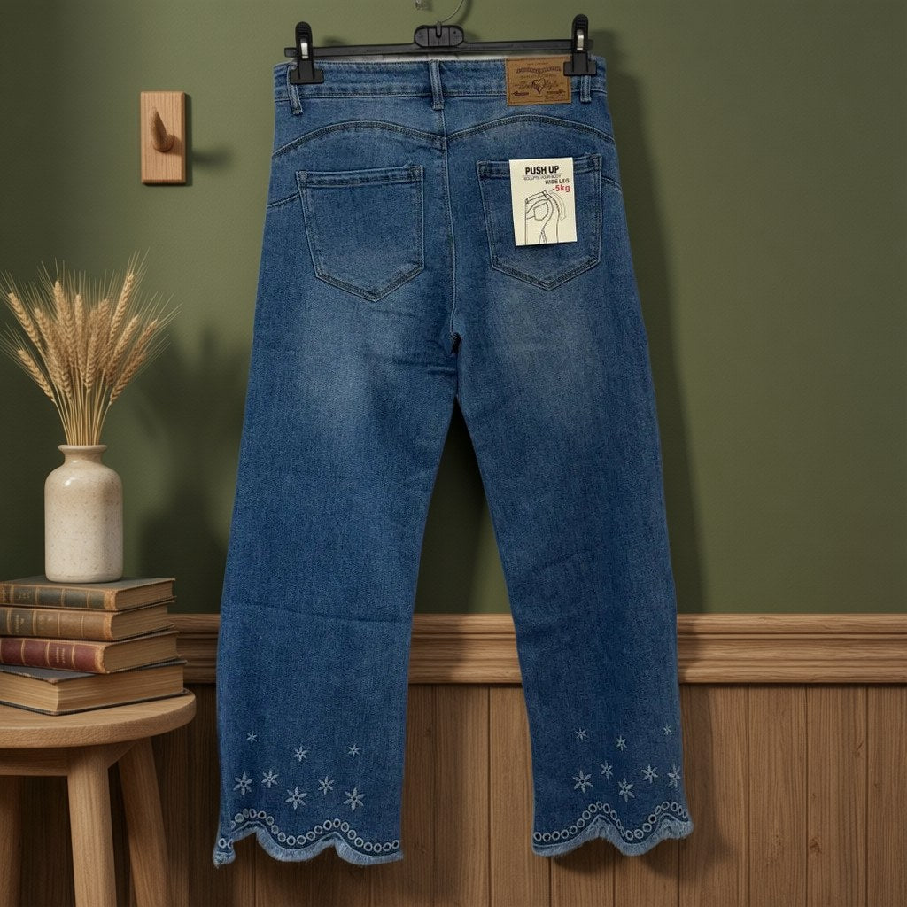 Pantalón Vaquero lisboa colgada en un ambiente para mujer Angara Moda