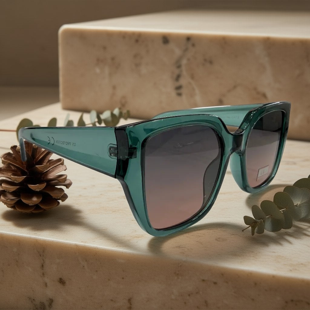 Gafas de Sol 015 sobre una superficie para mujer Angara Moda