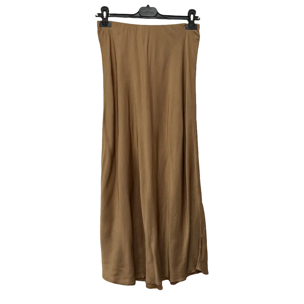 Falda Midi eternidad en color Camel sobre fondo blanco para mujer Angara Moda