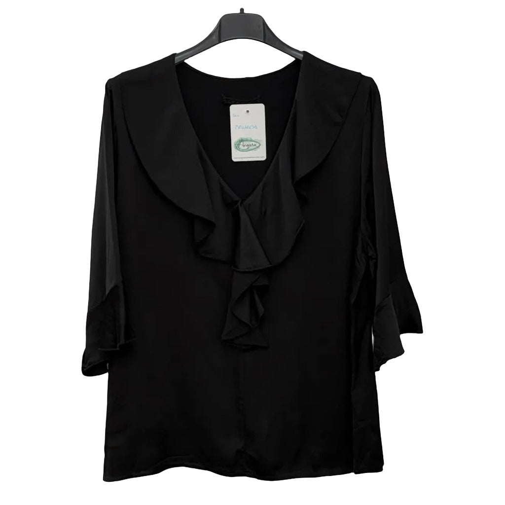Blusa Promesa raso volante frontal cascada mangas campana tres cuartos sobre fondo blanco para mujer Angara Moda