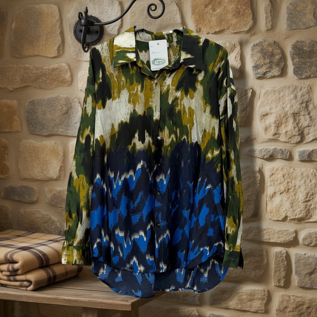 Camisa davinci colgada en un ambiente para mujer Angara Moda