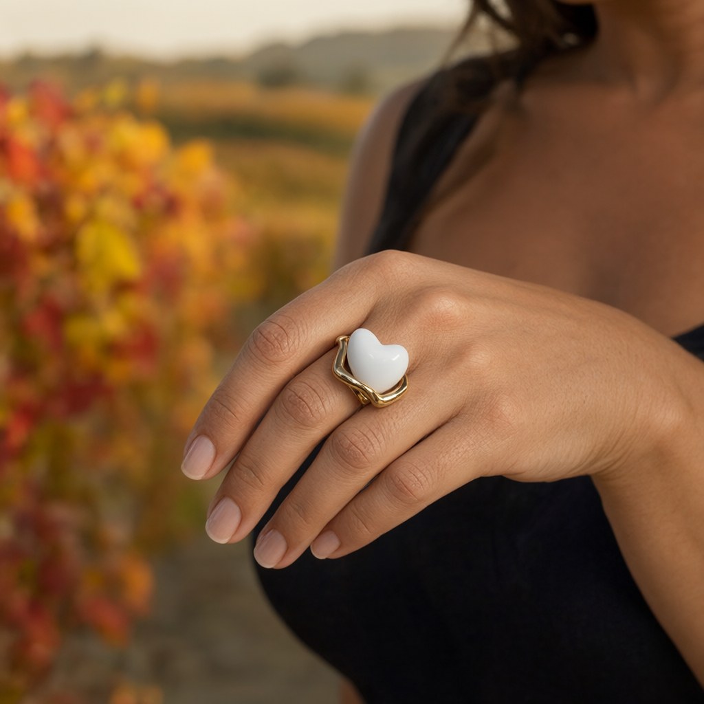 Anillo arancia puestos en una modelo para mujer Angara Moda