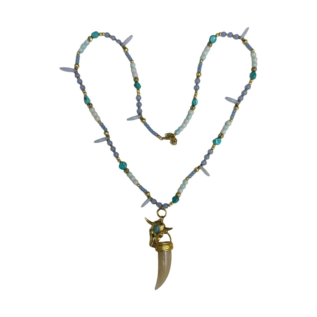 Collar largo brenda en color Azul celeste sobre fondo blanco para mujer Angara Moda