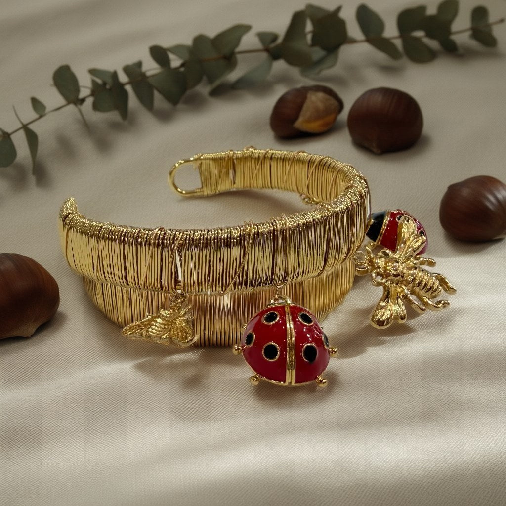 Pulsera willy sobre una superficie para mujer Angara Moda