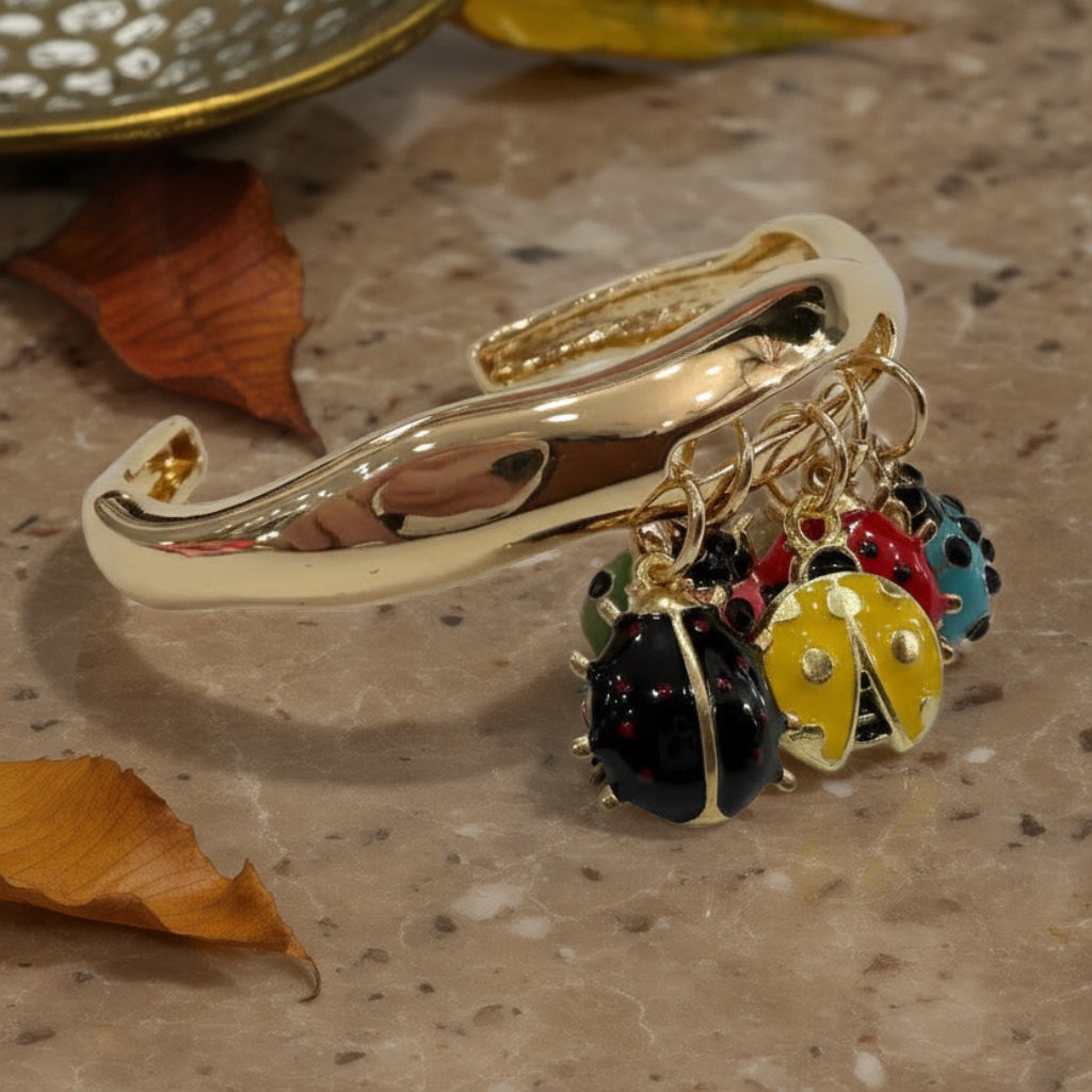 Pulsera wonka sobre una superficie para mujer Angara Moda