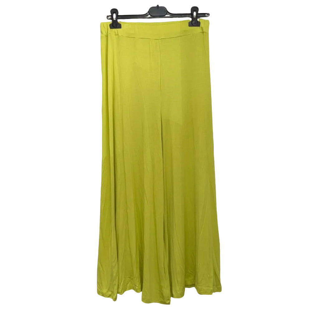 Pantalón ines en color Lima sobre fondo blanco para mujer Angara Moda