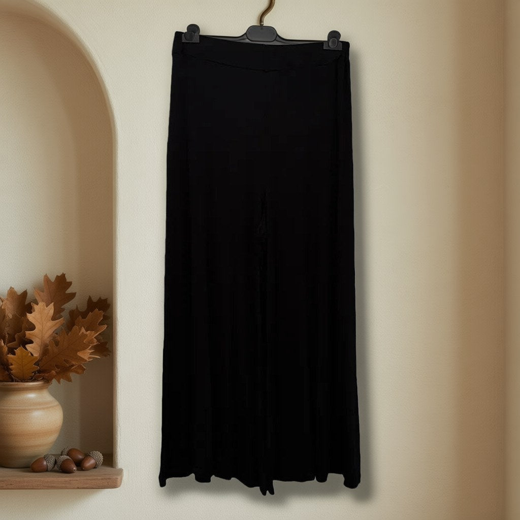 Pantalón ines colgada en un ambiente para mujer Angara Moda