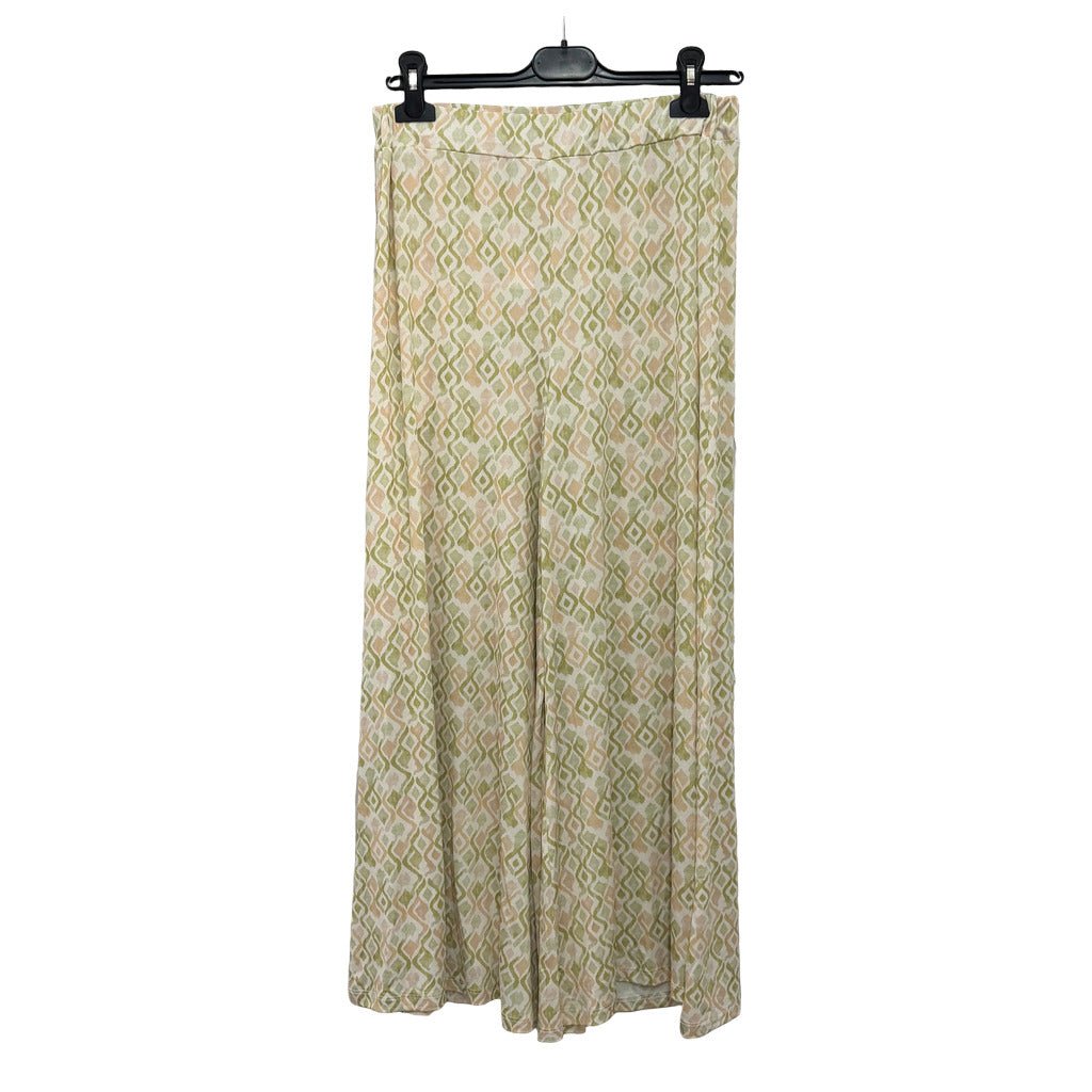 Pantalón iria-1 en color Lima sobre fondo blanco para mujer Angara Moda