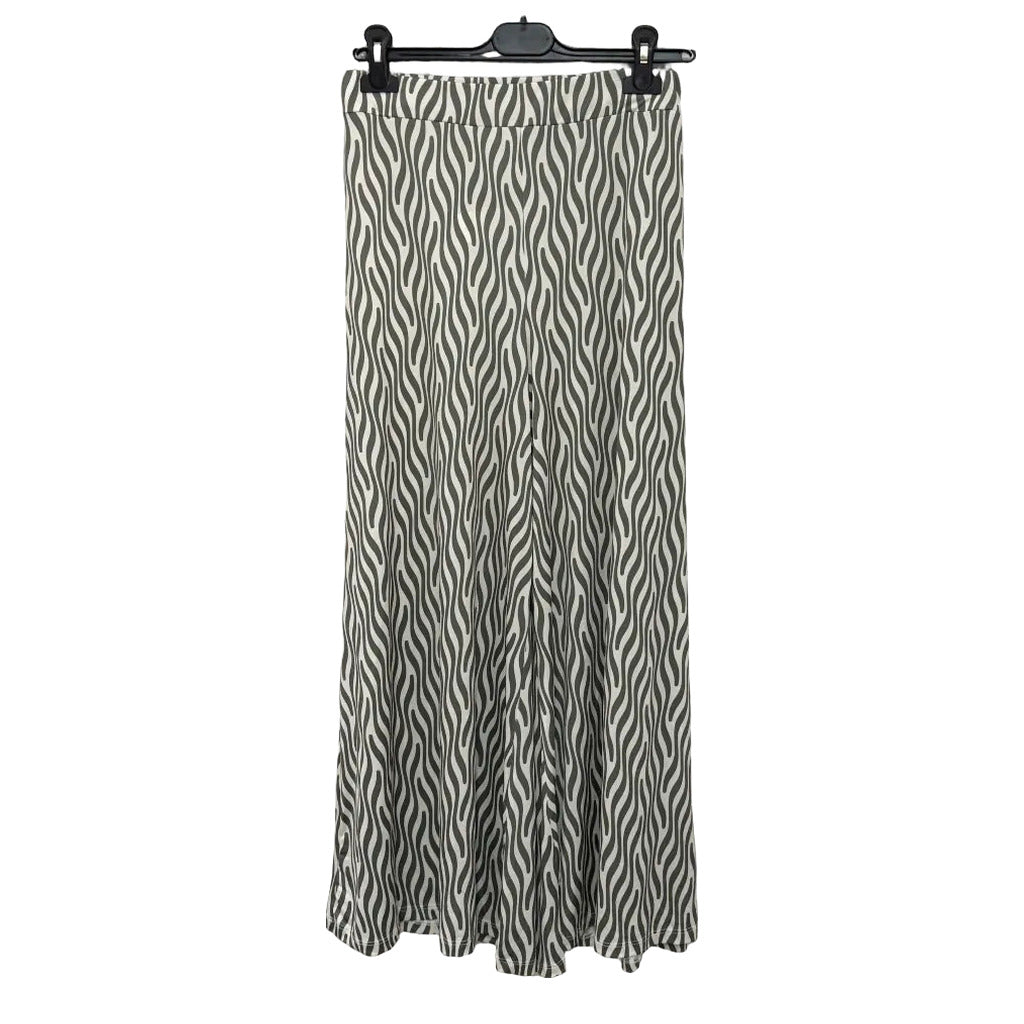 Pantalón iria-2 en color Verde caza sobre fondo blanco para mujer Angara Moda