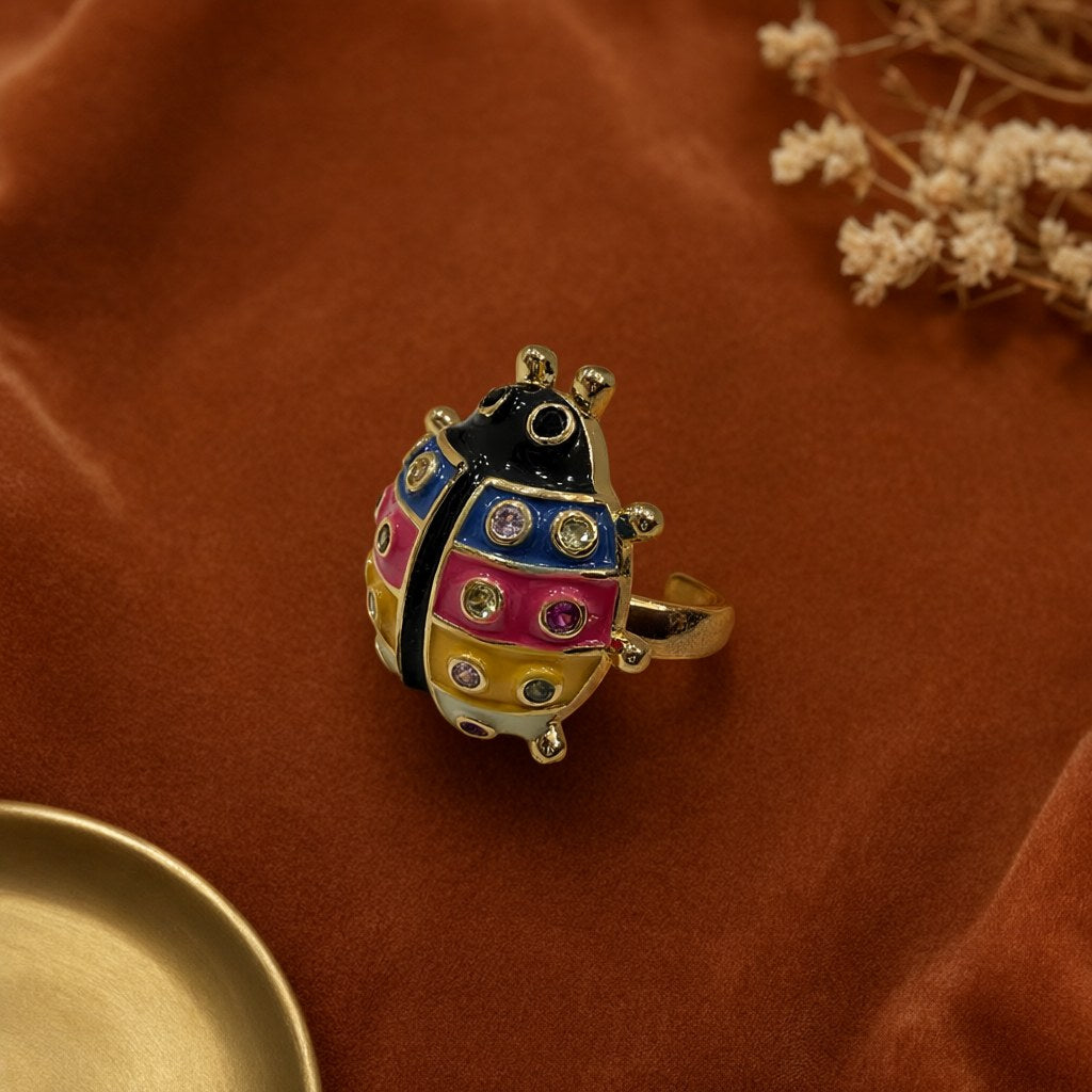 Anillo Carolina bañado en oro con mariquita esmaltada y cristales desde arriba para mujer Angara Moda