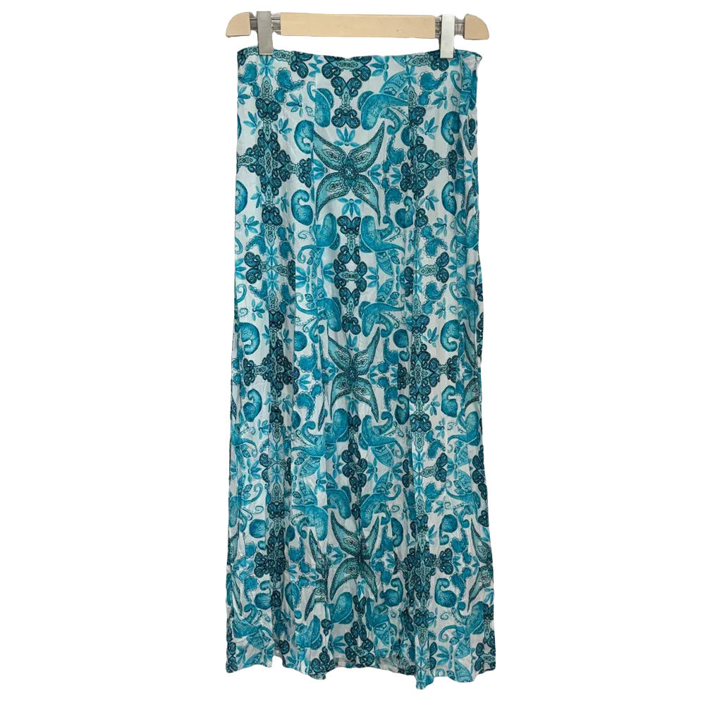 Falda India Larga indira en color Azul celeste sobre fondo blanco para mujer Angara Moda