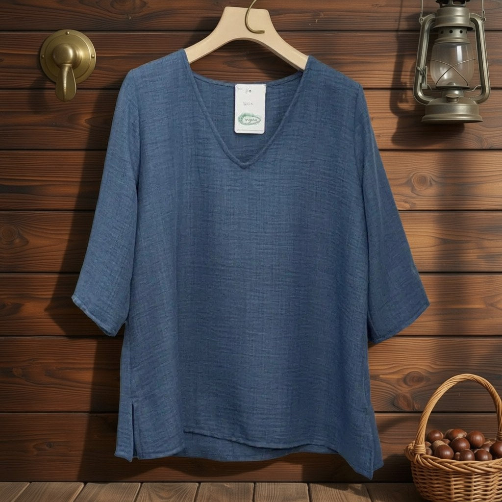 Blusa Belia colgada en un ambiente para mujer Angara Moda