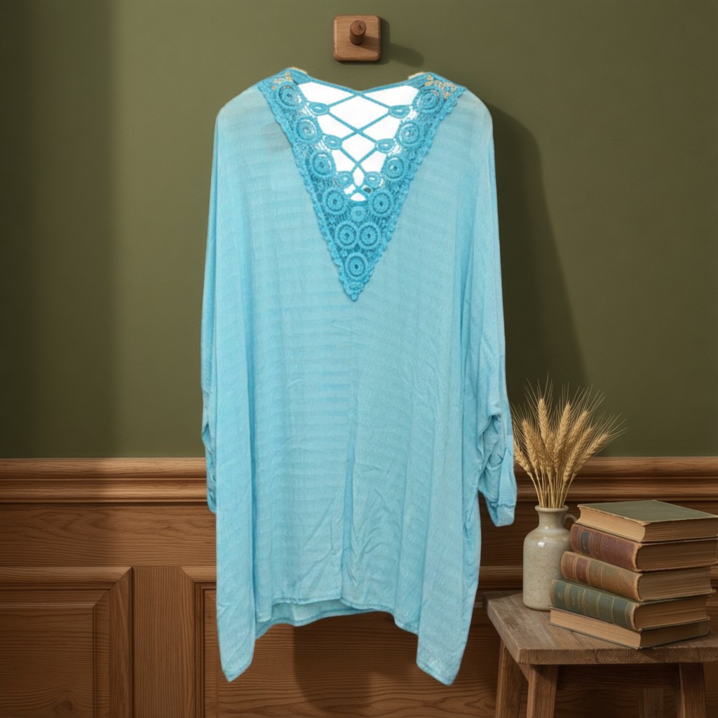 Camiseta Virgo colgada en un ambiente para mujer Angara Moda