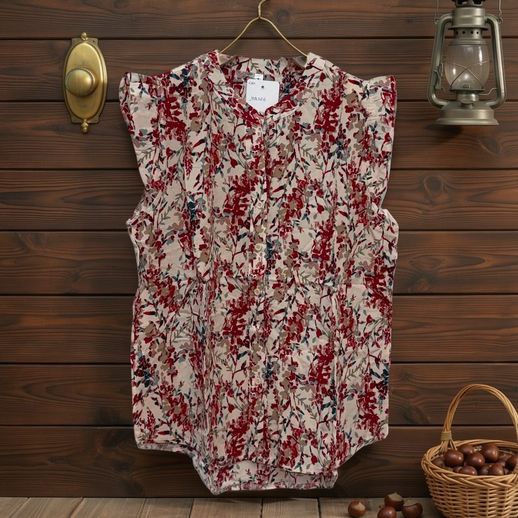 Camisa Mayra colgada en un ambiente para mujer Angara Moda