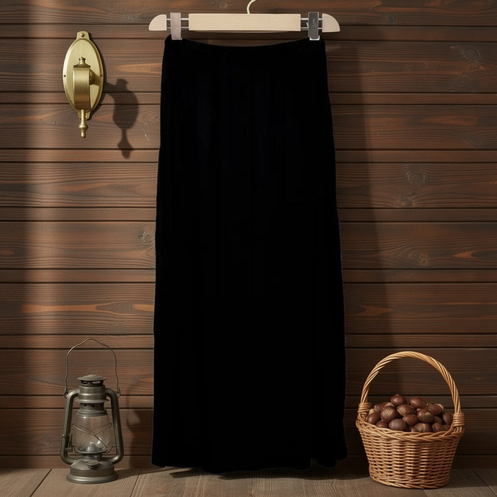 Falda Midi Manilva colgada en un ambiente para mujer Angara Moda