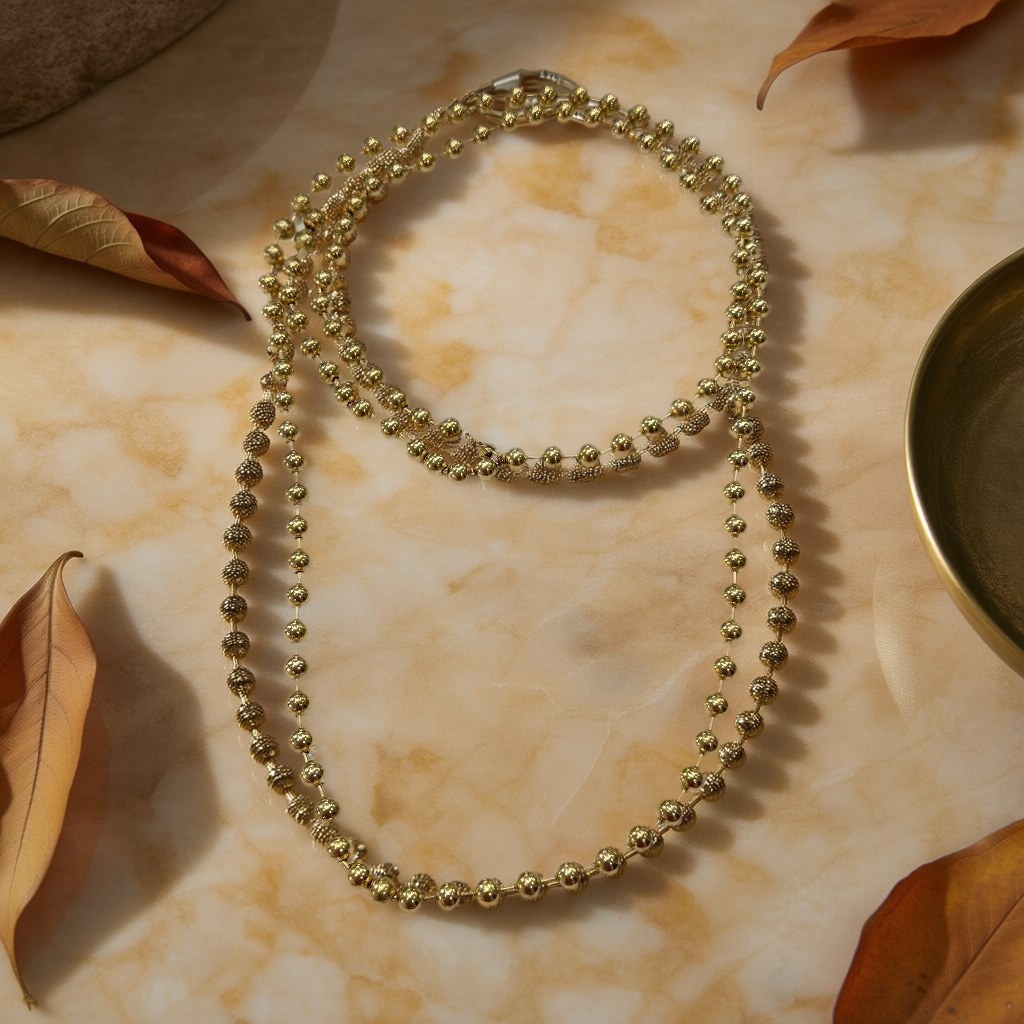 Collar largo batea sobre una superficie para mujer Angara Moda