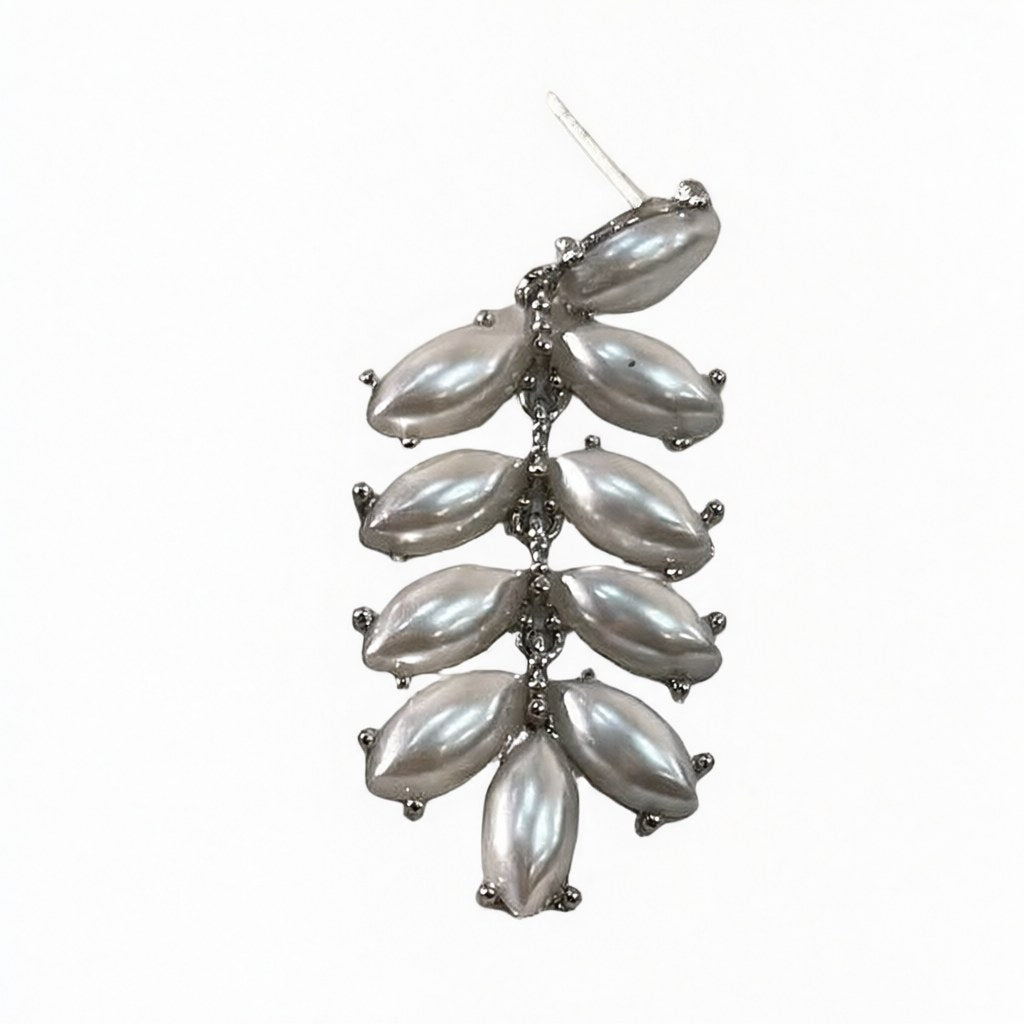 Detalle de Pendientes Colgantes Hoja de Perlas Ovaladas en Espiga con Montura Plateada hoja imperial para mujer Angara Moda