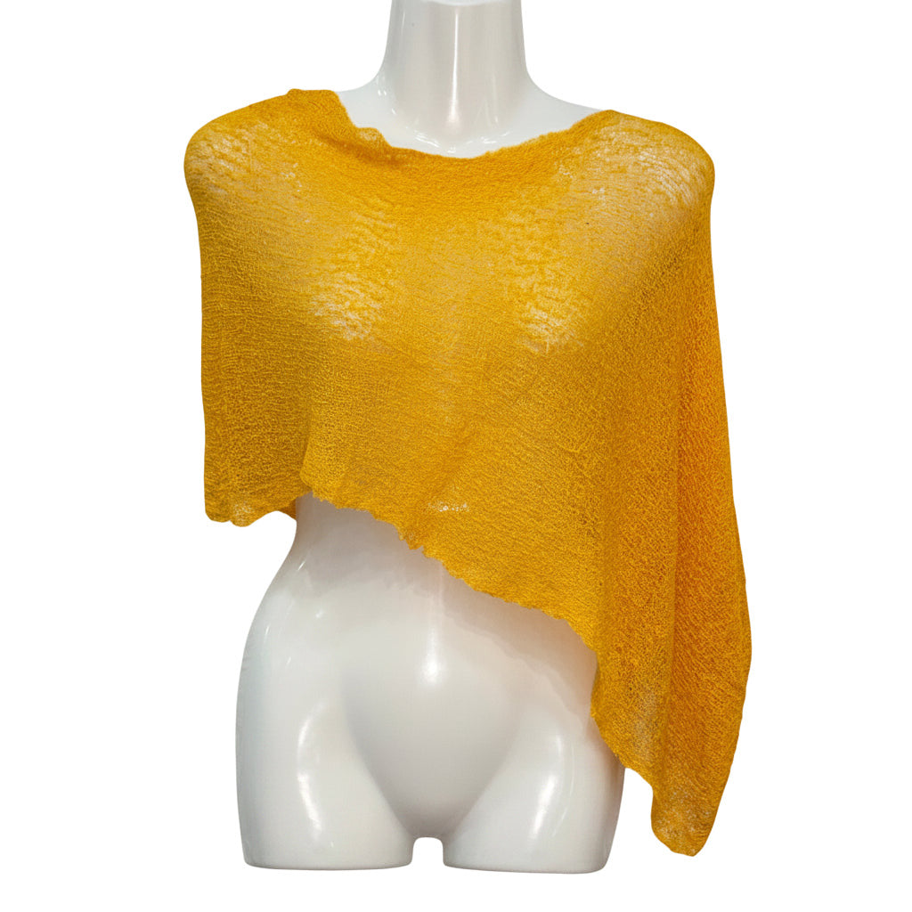 Poncho Mágico Angara - Poncho de punto calado para todas las tallas en color Mostaza sobre fondo blanco para mujer Angara Moda