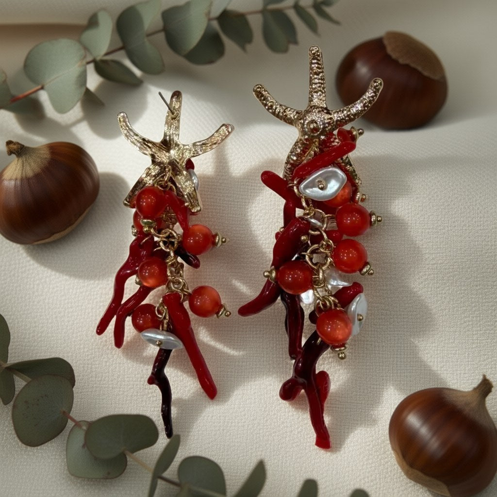 Pendientes Anemona Largos Dorados con Coral Rojo y Perlas Barrocas sobre una superficie para mujer Angara Moda