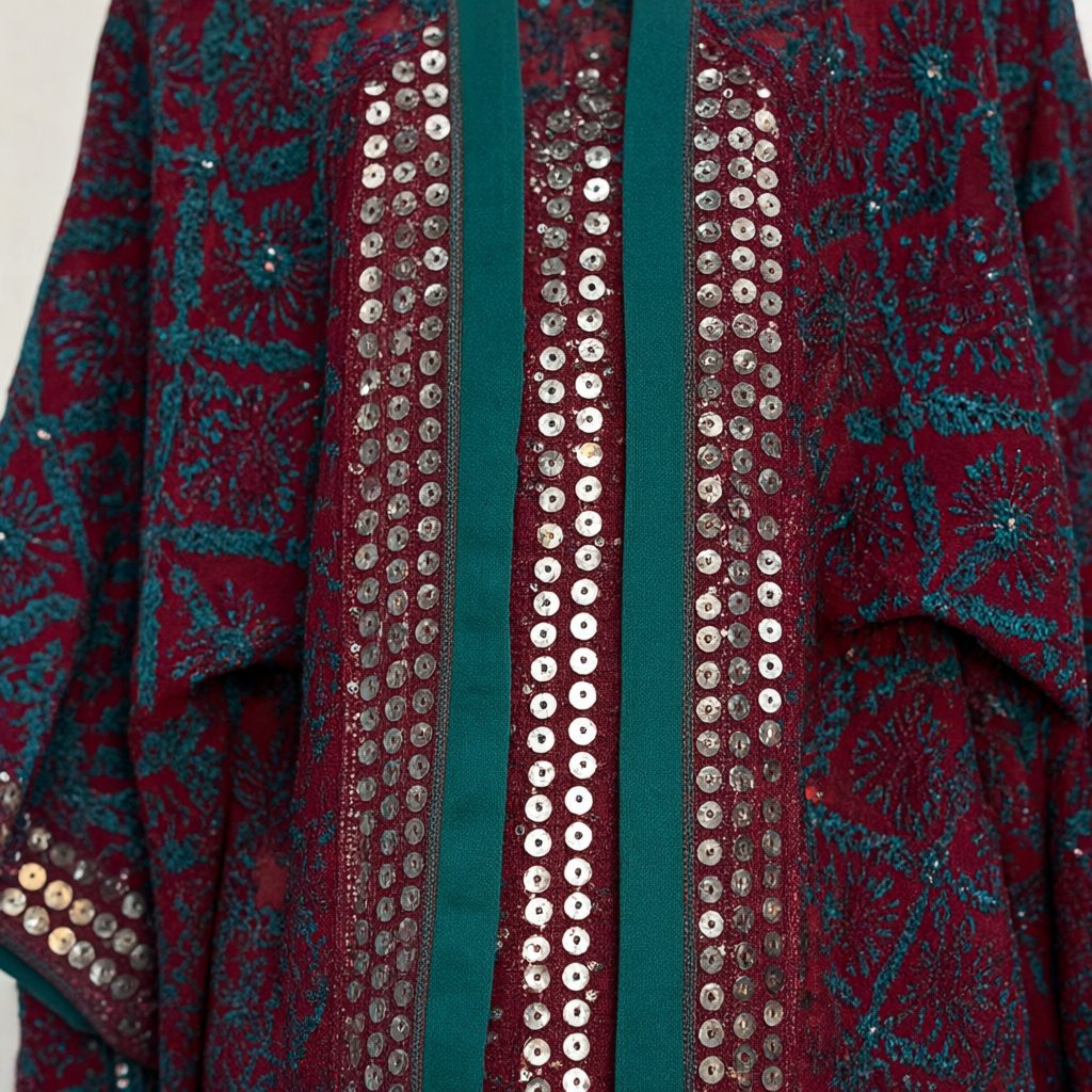 Detalle del tejido de Kimono Turquía largo con detalles reflectantes para mujer Angara Moda