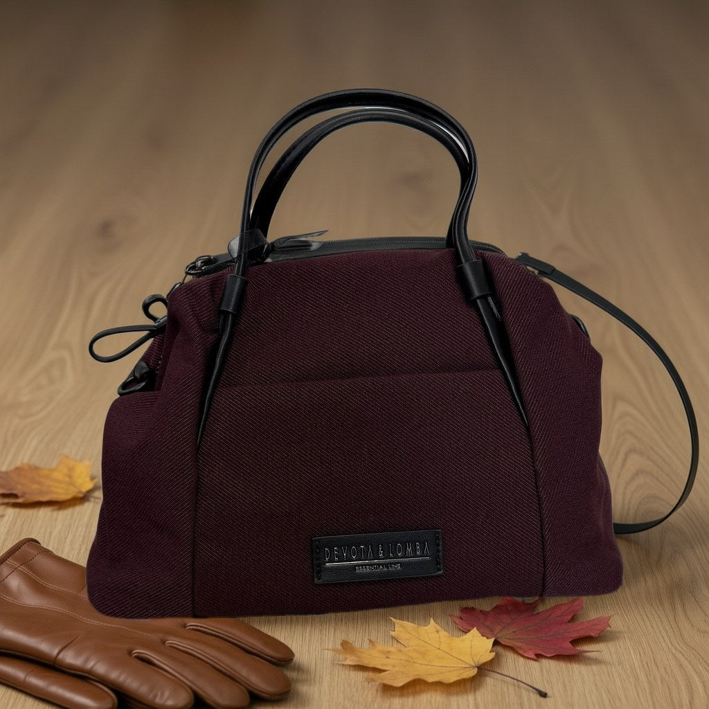 Bolso Zaira desde arriba con gafas de sol y pulsera para mujer Angara Moda