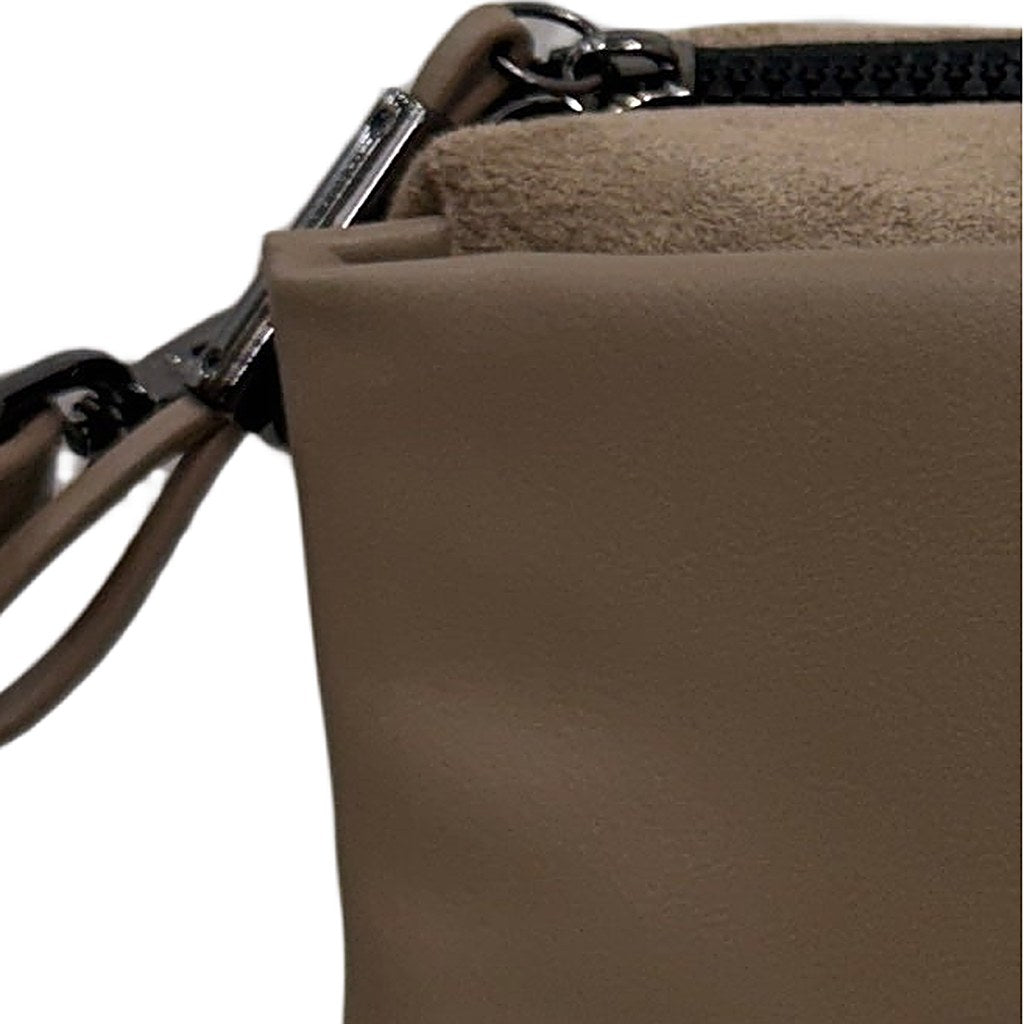 Detalle de cerca de Bolso Adriana para mujer Angara Moda