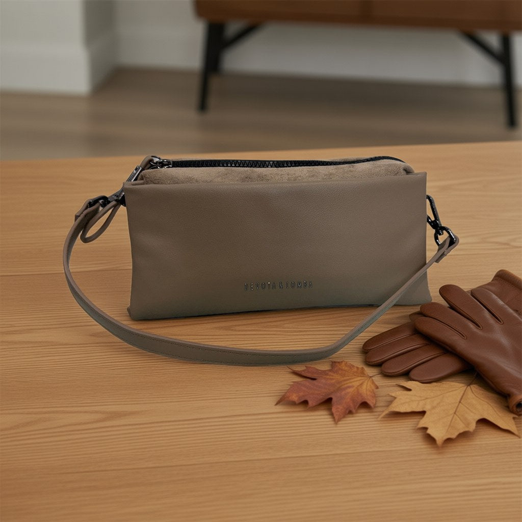 Bolso Adriana desde arriba con gafas de sol y pulsera para mujer Angara Moda