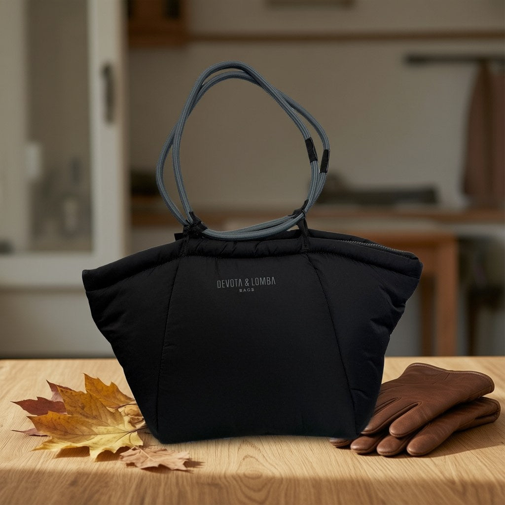 Bolso Renata desde arriba con gafas de sol y pulsera para mujer Angara Moda