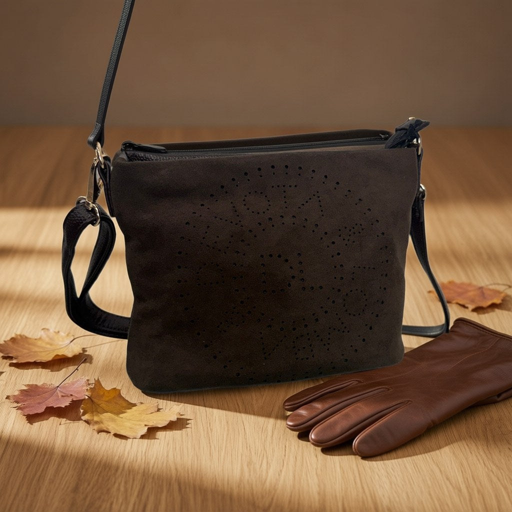 Bolso Golondrina desde arriba con gafas de sol y pulsera para mujer Angara Moda