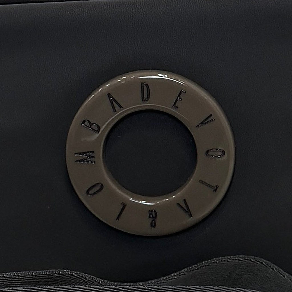 Detalle del herraje de Bandolera Nora para mujer Angara Moda