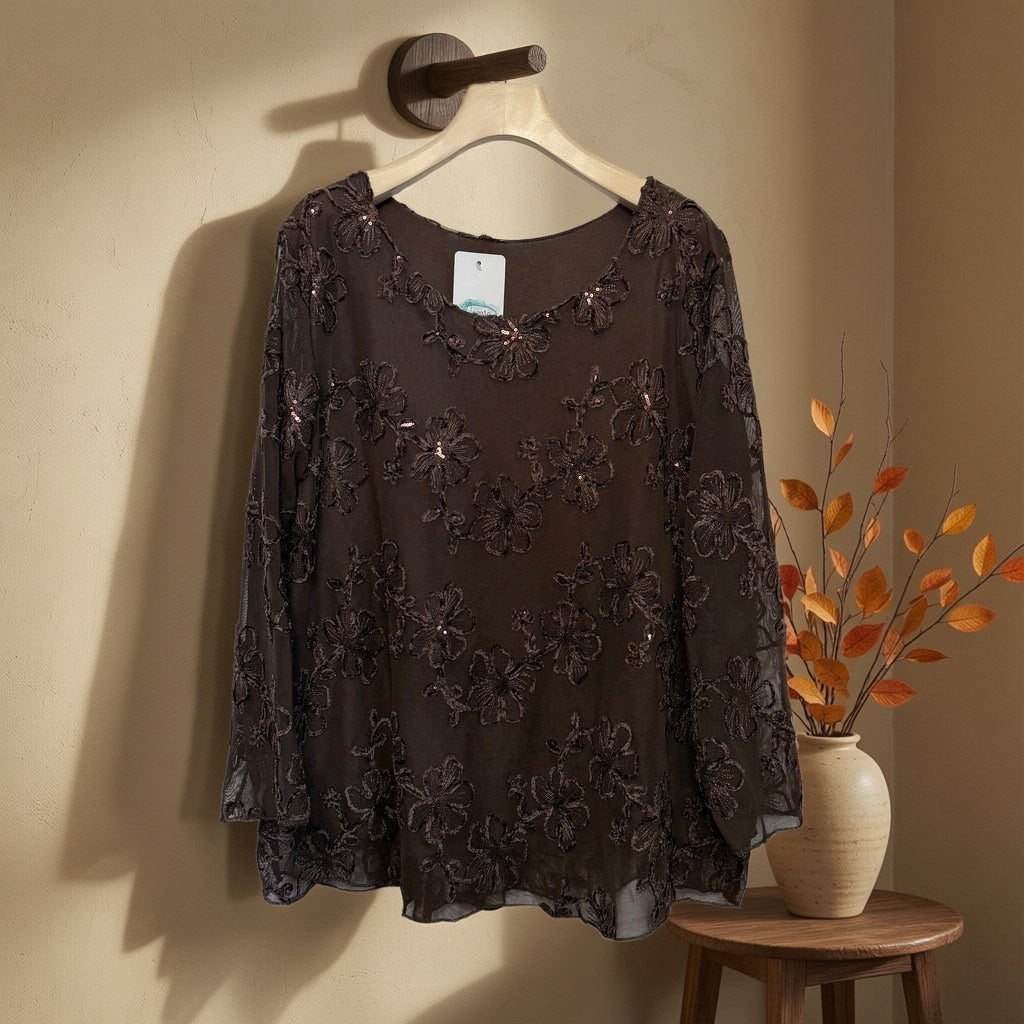 Blusa Elena colgada en un ambiente para mujer Angara Moda