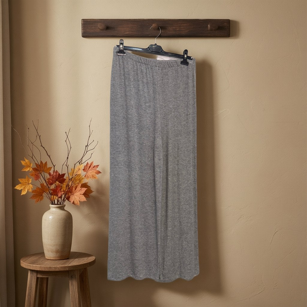 Pantalón Condesa colgada en un ambiente para mujer Angara Moda