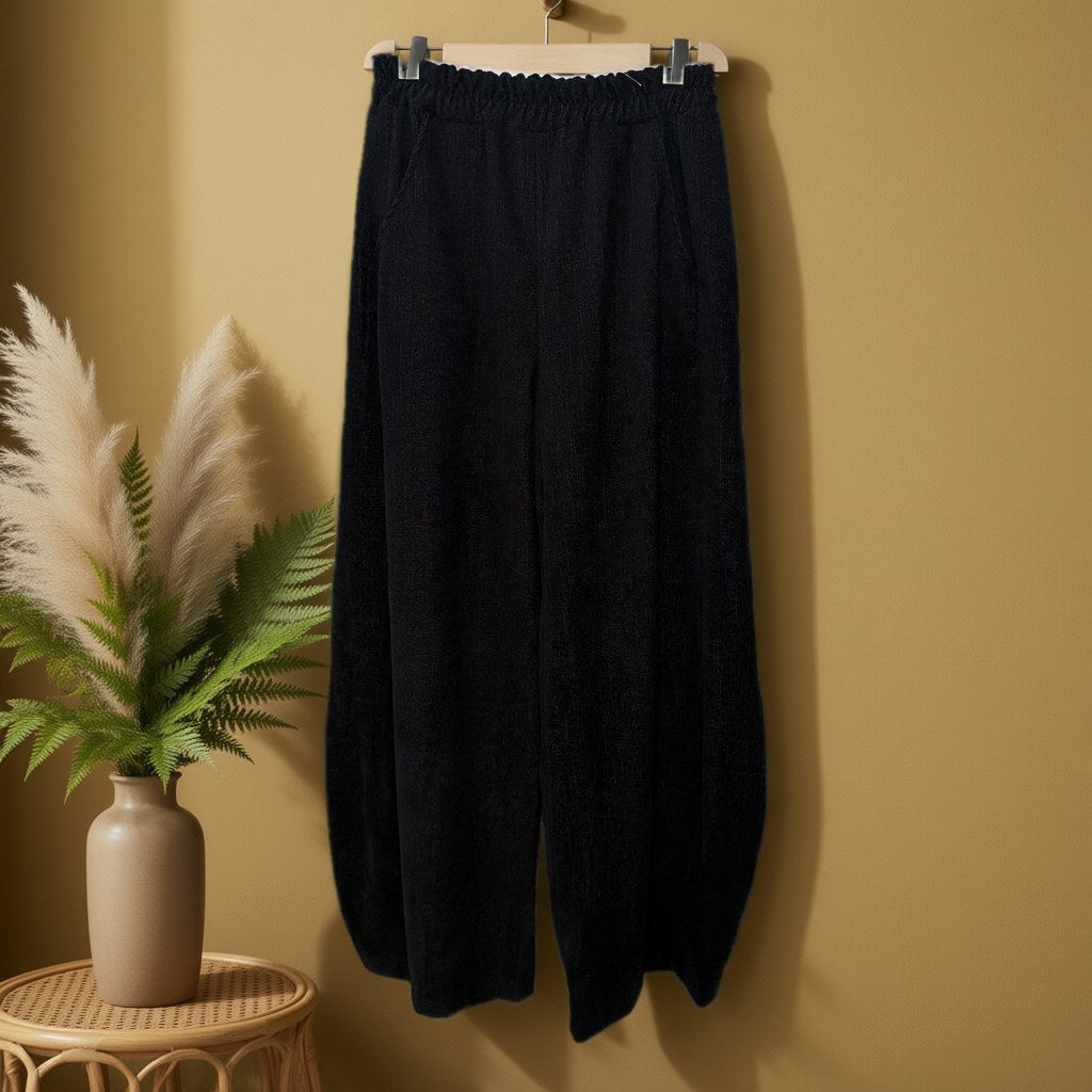 Pantalón Vergel colgada en un ambiente para mujer Angara Moda