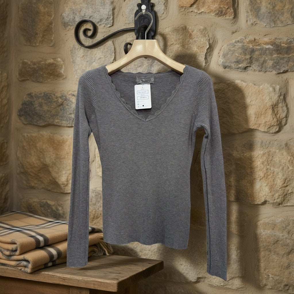 Jersey Cecilia colgada en un ambiente para mujer Angara Moda