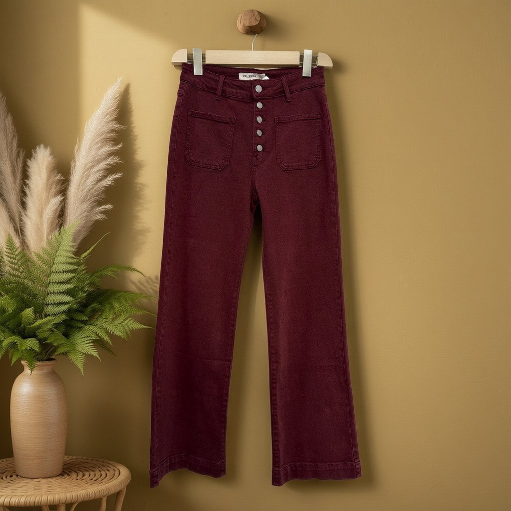 Pantalón Zinnia colgada en un ambiente para mujer Angara Moda