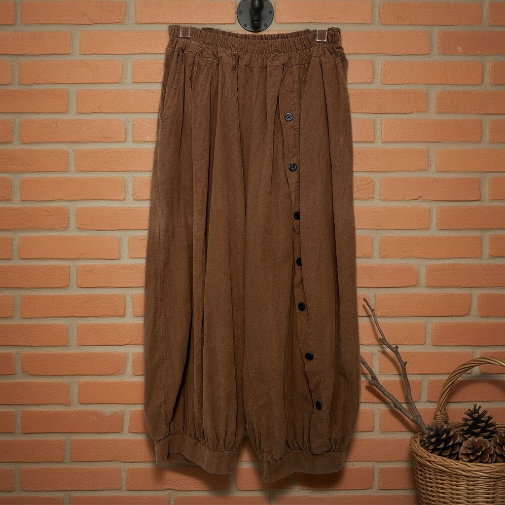 Pantalón Tulipa colgada en un ambiente para mujer Angara Moda