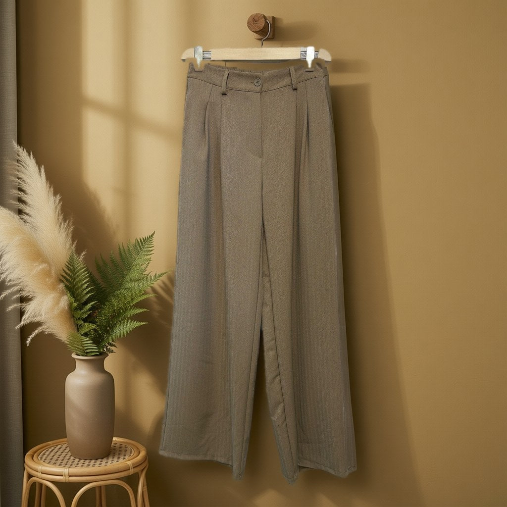 Pantalón Sonata colgada en un ambiente para mujer Angara Moda